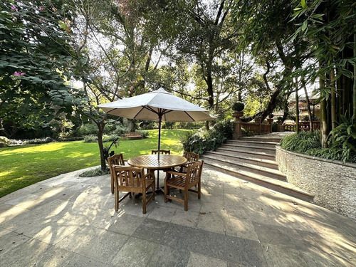 Residencia En Venta En Calle Y Fraccionamiento Cerrado En Lomas Hipódromo