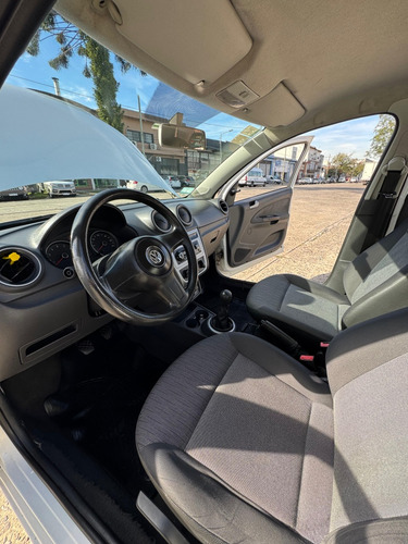 Volkswagen Voyage 1.6 Comfortline 101cv