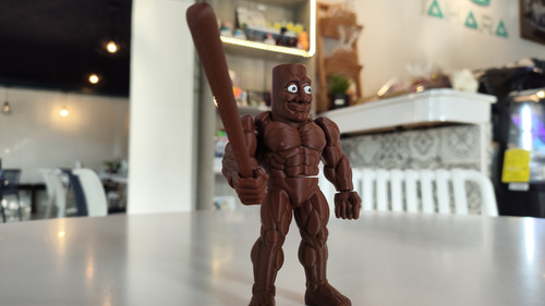 Tung Tung Sahur Strong Articulado Brainrot, Figura 15 Cm