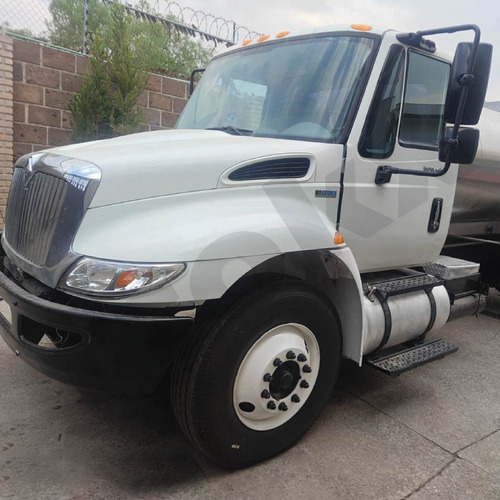 International 4300 Modelo 2013 Con Pipa De Acero Inoxidable