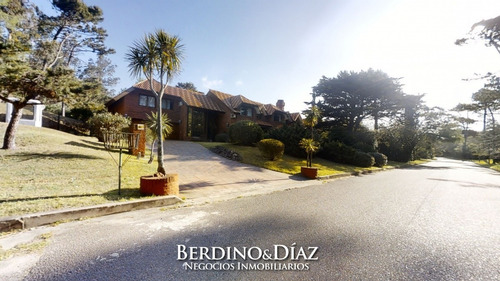 Preciosa Mansión En Exclusivo Barrio Beverly Hills- Ref: 326