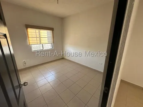 Rincones Del Marques, Renta - Casa Con 3 Recámaras 1 En Planta Baja, Sala De Tv | Air