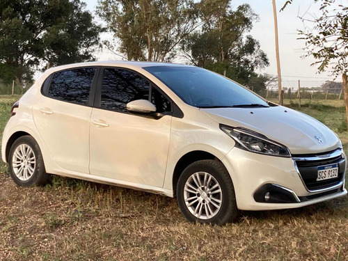 Imagen 2 de 7 de Peugeot 208 2017 1.6 Allure