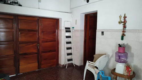 Casa En Venta - 4 Dormitorios 3 Baños - Cocheras - 350mts2 - Quilmes Oeste
