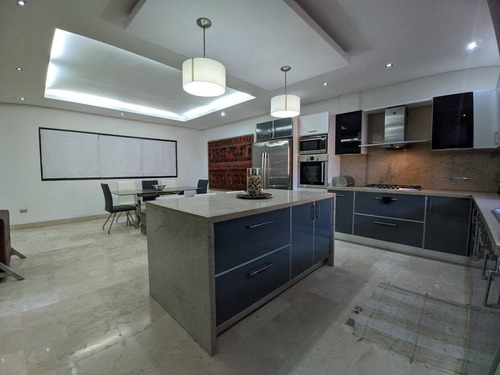Imagen 3 de 19 de Rosaura Cortez Vende Town House Tipo Villa En Urb Las Chimeneas Res. Aragon