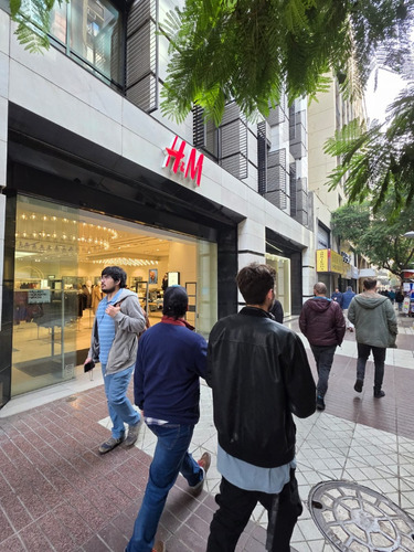 Moderno Local Comercial, Colindante Acceso Mall Vivo Imperio