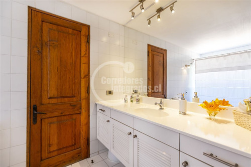 Casa En Venta En Lo Barnechea