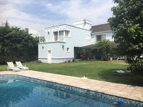 Imagen 19 de 20 de Casa En Venta B° La Reserva. 3 Dorm. Jardin Parquizacion. Lote Central.