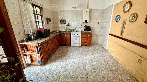 Casa 4 Amb En Venta En Bernal Oeste Patio Terraza
