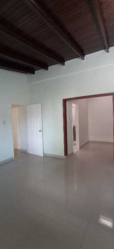 Imagen 11 de 16 de Se Vende Casa Urb. La Floresta