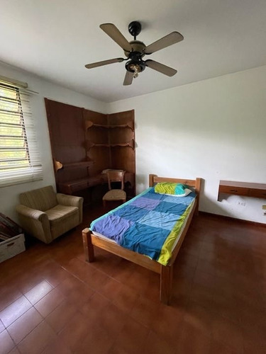 Imagen 8 de 12 de Se Vende Casa 300m2 5h/5b/4p Santa Marta 4548