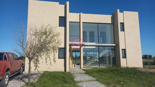 Casa En Venta Y Alquiler En El Naudir  