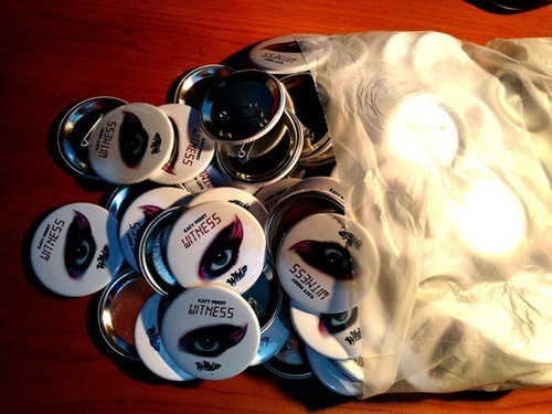 Imagen 2 de 6 de 50 Pines Personalizados 55mm Prendedores Incluye Diseño