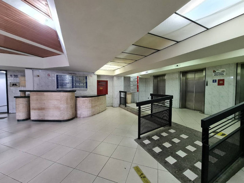 Imagen 2 de 9 de Oficina En Venta En Av Bolivar Liseth Varela 0414-4183728