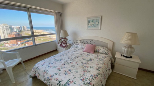 Imagen 25 de 30 de Apto De 3 Dormitorios 3 Baños Con Una Vista Muy Buena A Playa Mansa Y Brava - Consulte Por Alquiler De Verano - Punta Del Este Peninsula