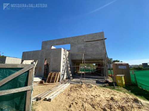 Imagen 4 de 15 de Mosquera Y Gallastegui - Venta Casa En Santa Guadalupe, Pilar Del Este