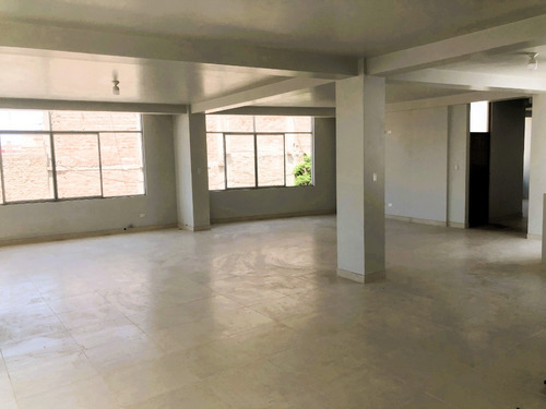 Local De Estreno En 2do Piso Con 240 M2 A 1700 Soles