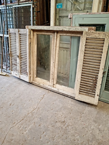 Ventana De 2 Hojas,con Celosías De Madera Beige (Usado)