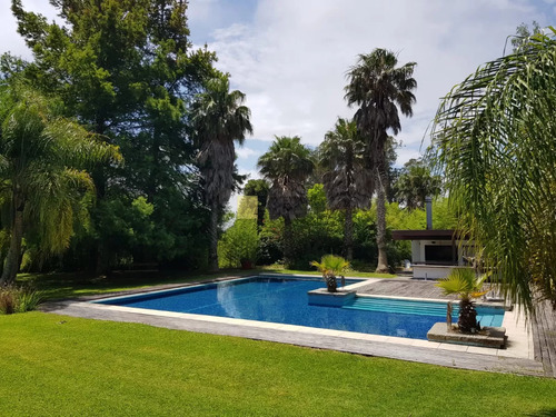 Mansión En Venta Con 6 Dormitorios En El Golf Punta Del Este