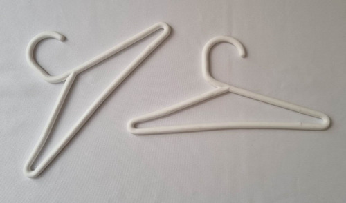Imagen 2 de 10 de Percha Para Bebe De Plástico X10 Unidades Varios Colores