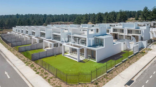 Casa En Venta De 4 Dorm. En Bosques De Montemar