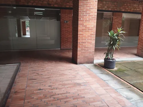 Local En Arriendo/venta En Parque Central Bavaria. Cod A1614513