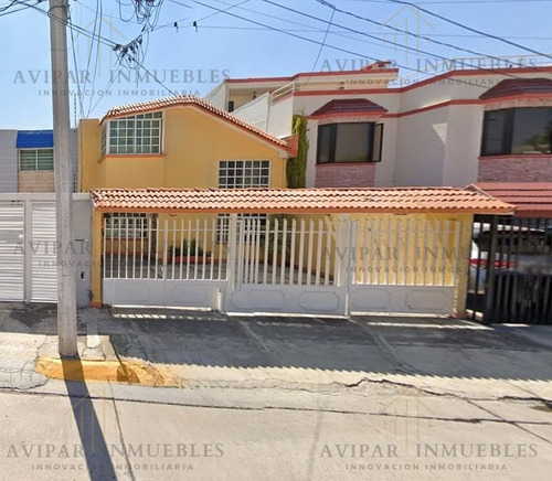 Venta De Casa En Col. Valle Dorado, Tlanepantla Estado De Mexico. J Rg-016
