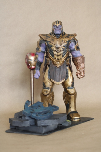 Thanos Con Base Custom