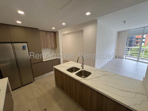 Apartamento Remodelado En Alquiler 25-24995 Cs