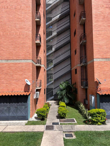 Apartamento En Venta El Lomas De Mañongo Cód 290104