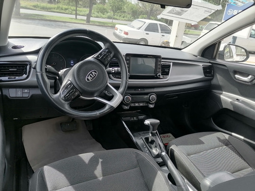 Imagen 10 de 13 de Kia Rio Sedan Ex
