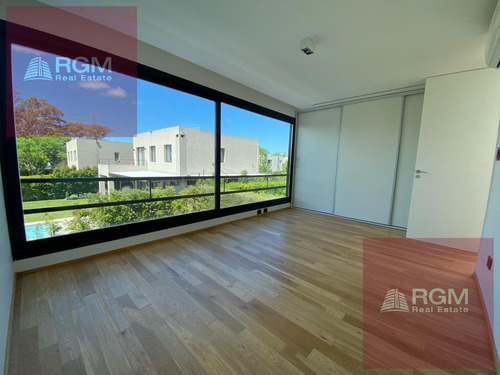 Imagen 6 de 30 de Moderna Casa - Los Lagos