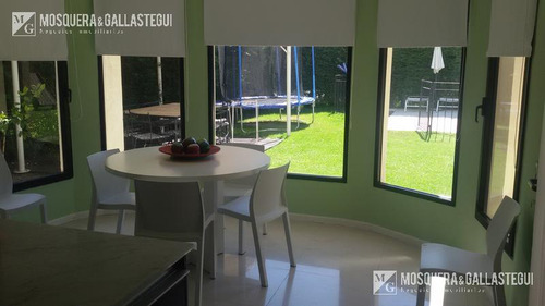 Casa En Venta - Barrio Santa María De Los Olivos