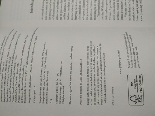 Imagen 5 de 5 de The Feminine Mystique - Betty Friedan - Libro En Inglés