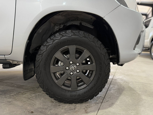 Toyota Hilux 2.7 Cabina Sencilla Mt
