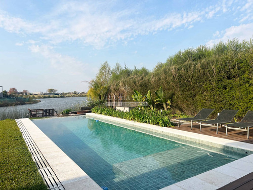 Increible Casa En Venta -vista A La Laguna Y Golf -el Canton