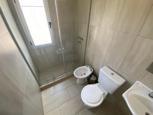 Casa De 3 Dormitorios En Venta Con Parrillero -aldea Fisherton