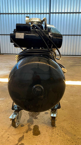 Um Compressor 15 Pés 175 Litros Nunca Usado Novo