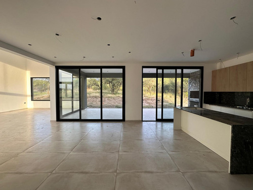 Se Vende Exclusiva Casa En Estancia El Terrón Con Vistas!