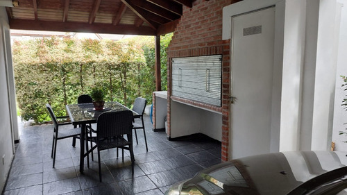 Imagen 11 de 12 de Excelente Chalet En Barrio Maria Del Parque Ituzaingo