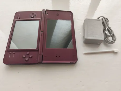 Consola Nintendo Dsi Xl Color Granate + 8gb + R4 + Stylus (Usado)