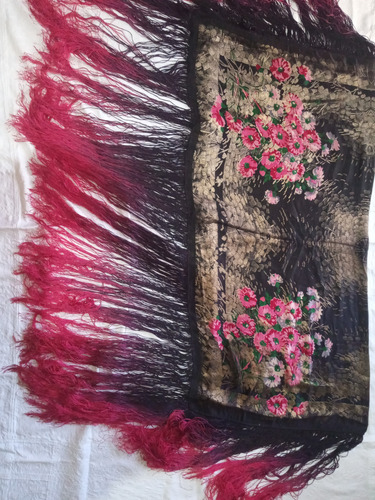Mantón De Manila Negro Con Flores Bordadas Con Hilos Seda.