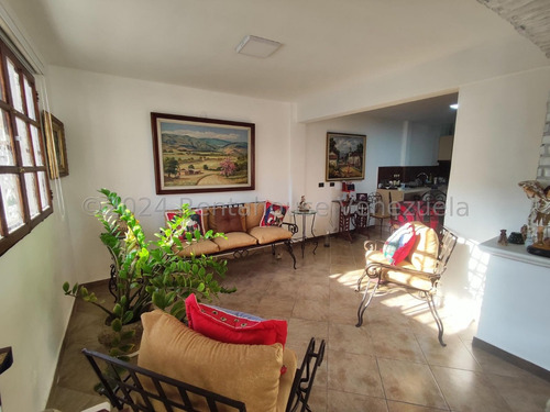 José Trivero Vende Hermosa Casa Ubicada En Excelente Zona De Cabudare, Cuenta Con Tanque Subterraneo