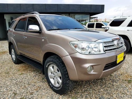 Imagen 3 de 11 de Toyota Fortuner Sr 2011 V6 4x4 Automático