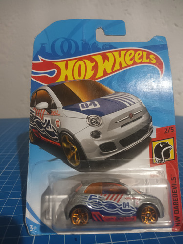 Hot Wheels Fiat 500 Carreras Gris 2017