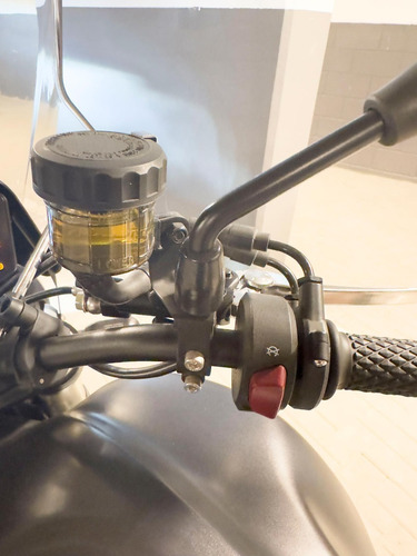 Voge 500 Ac 2023 Con Accesorios, Detalle Por Caida Parada