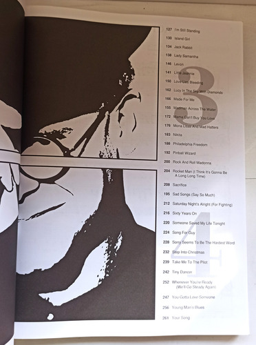 Libro Partitura Elton John To Be Continued - Piano Guitarra (Usado)