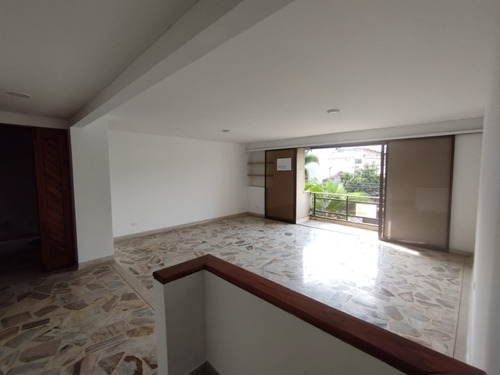 Venta De Apartamento De 104mt2 En Aguacatal, Oeste De Cali, 8928.