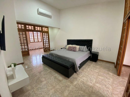 Venta De Imponente Casa Santa Paula