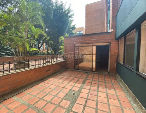 Apartamento En Arriendo En El Castillo. Cod A776131